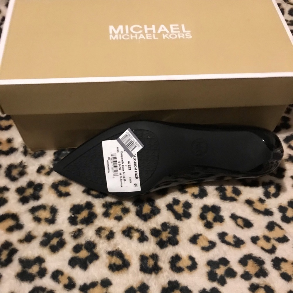 Michael Kors NWT Alina Flex Pointed Toe Kitten Heel Pump in Size 7 - HOST PICK ๐ - Picture 8 of 16